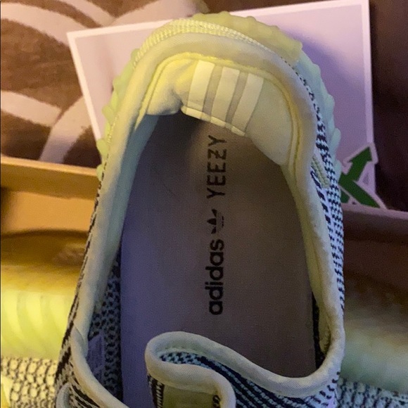 Selling SIZE 16 yeeree yezzys - Picture 4 of 5